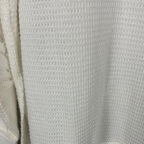 Torrid Ivory Waffle V-Neck Lace Insert Long Sleeve Size 1 Textured Knit Top - Picture 9 of 14